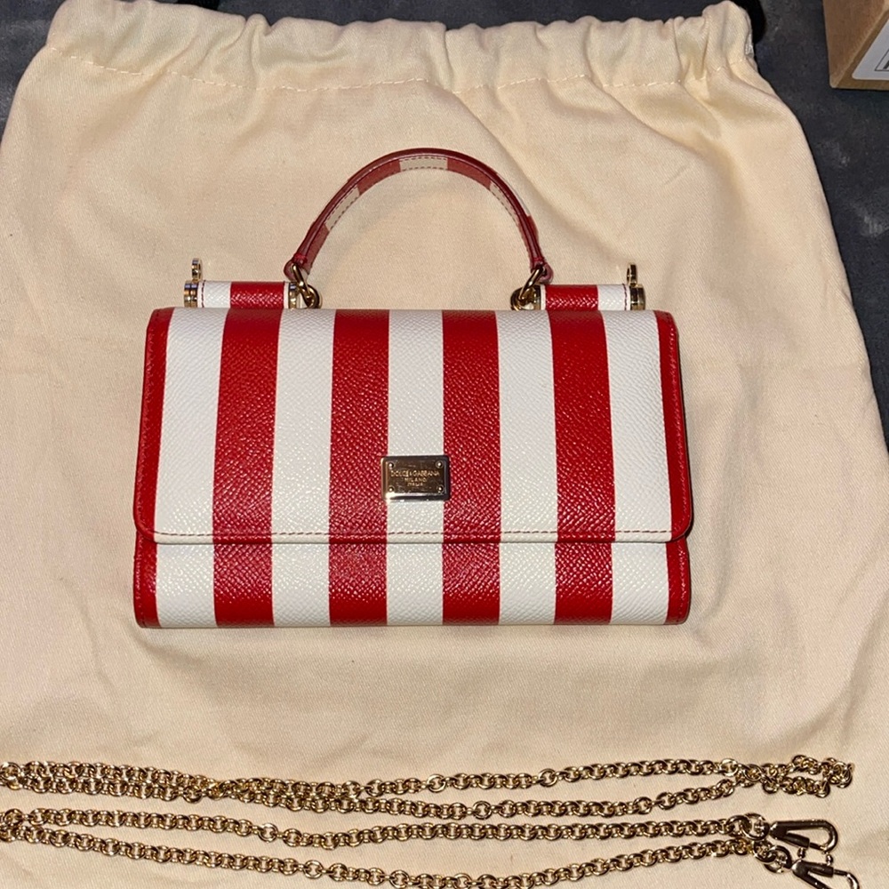 Dolce n Gabbana WOC pristine condition comes with chain strap 23” wallet 7x4 1/2 - Picture 3 of 11